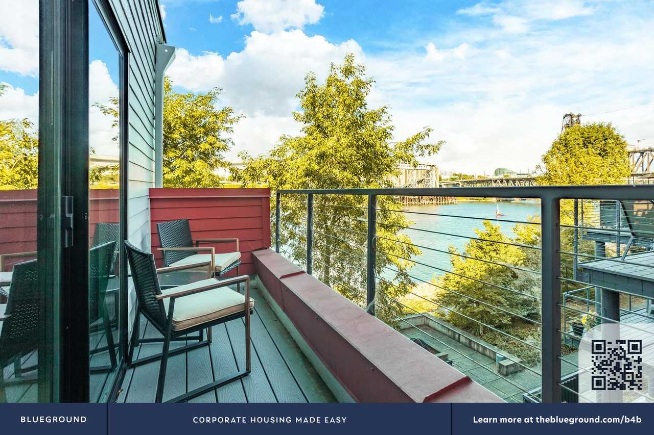 730 Nw Naito Pkwy #15 - Photo 5 of 27