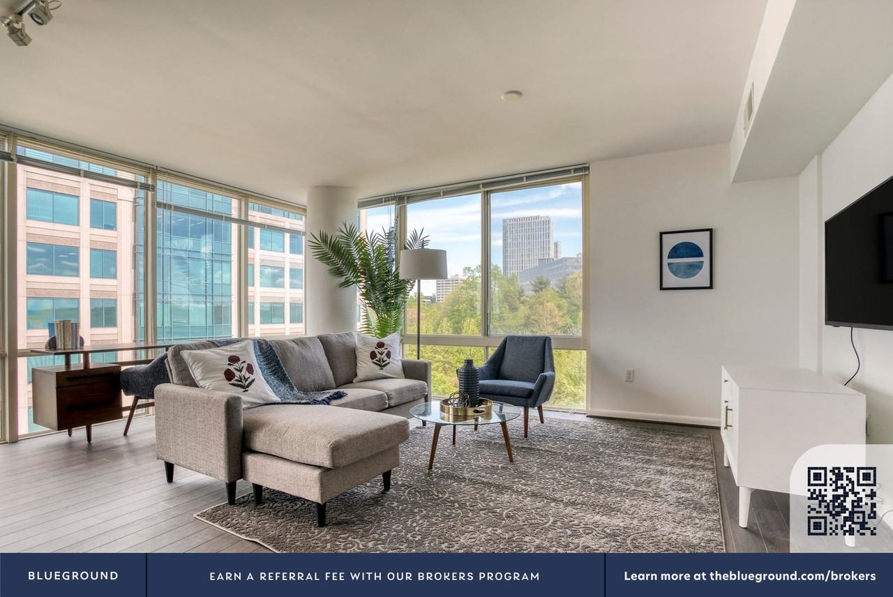 8421 Broad Street - Photo 5 of 36