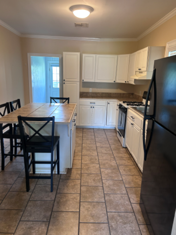 18424 Lois St - Photo 3 of 13