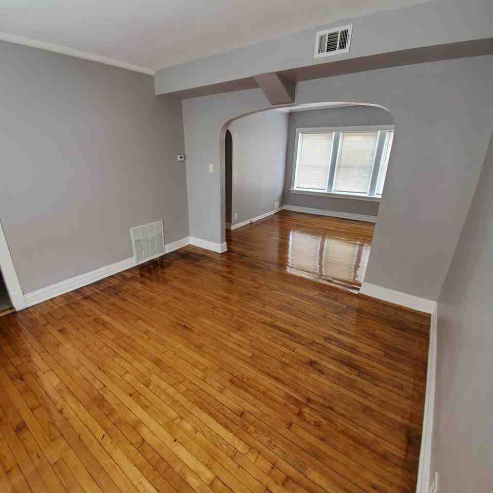 439-41 East 111th Place - Photo 2 of 8