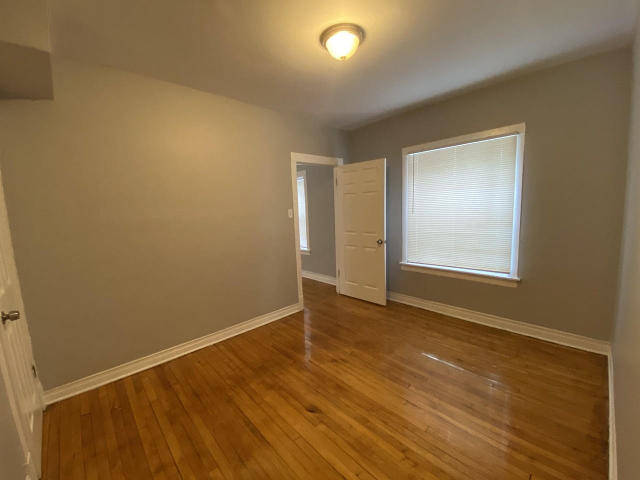 439-41 East 111th Place - Photo 3 of 8