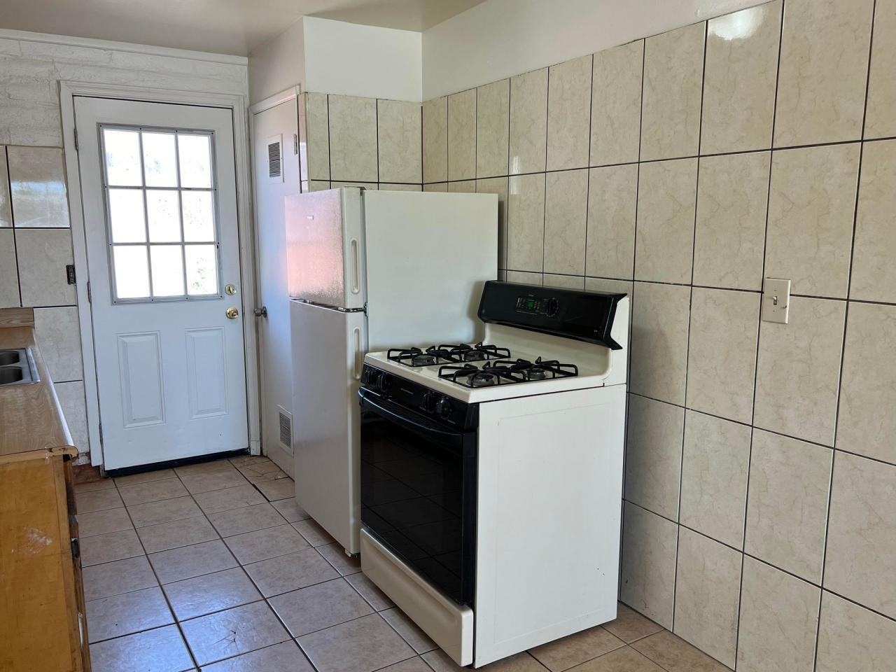 1650 // 4908 South 13th Avenue - Photo 2 of 9