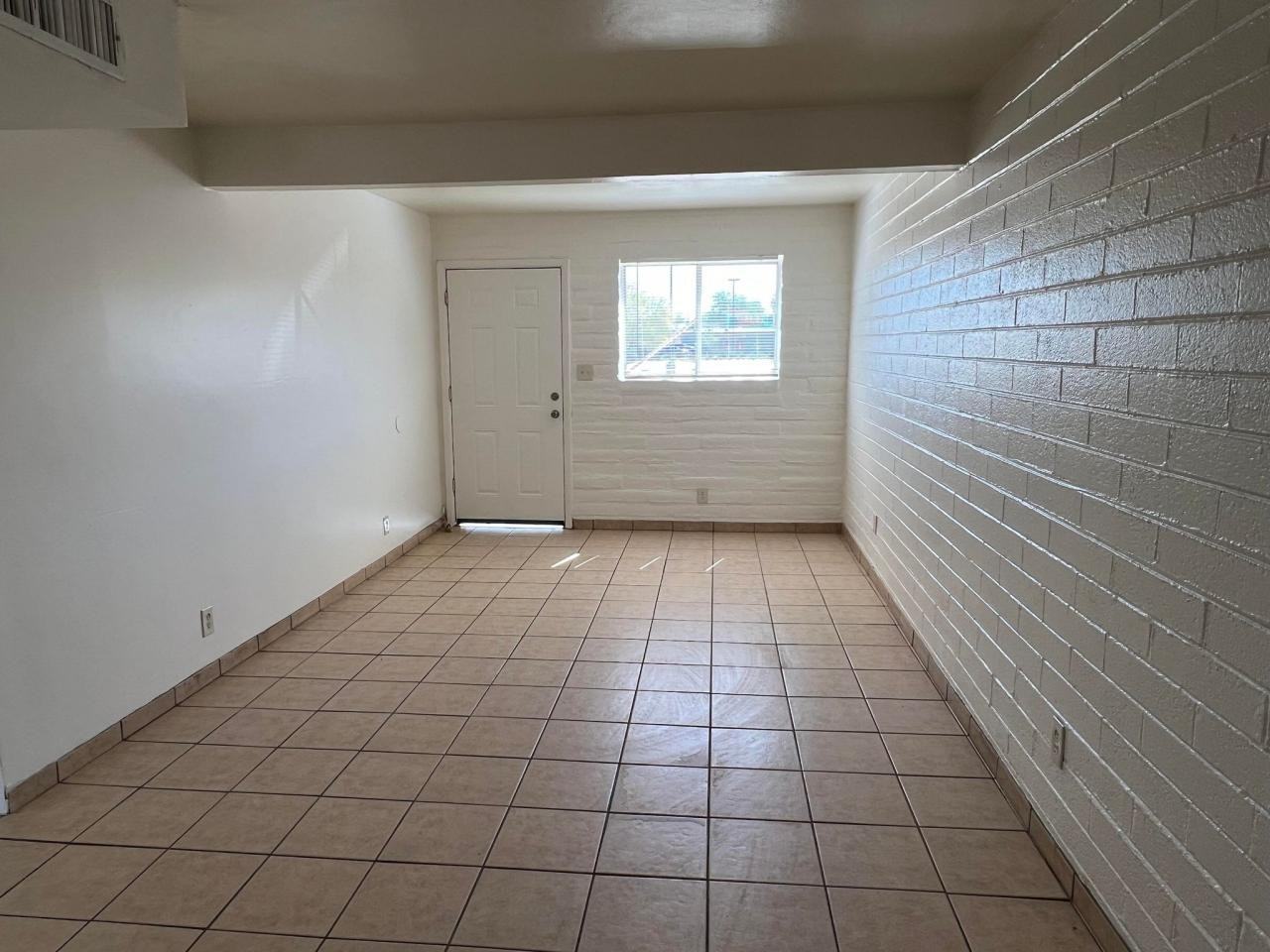 1650 // 4908 South 13th Avenue - Photo 3 of 9