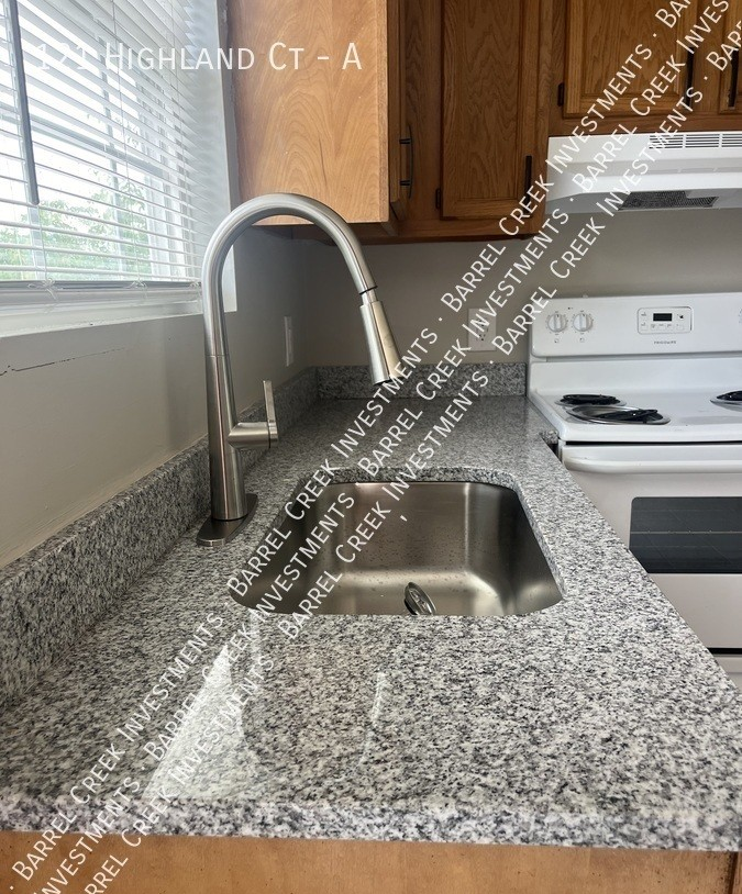 121 Highland Ct #A - Photo 3 of 21