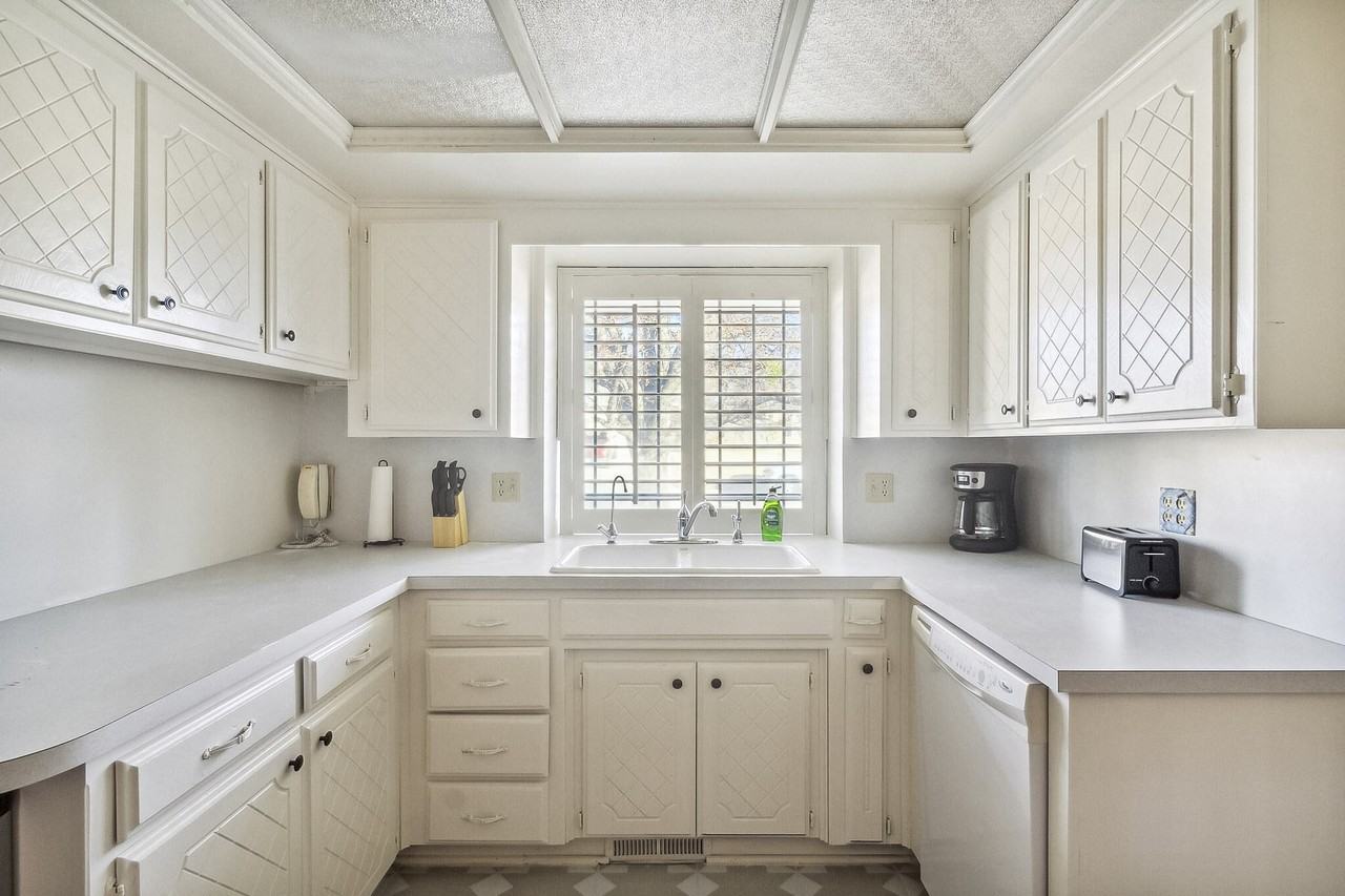 Saint Charles Ave - Photo 2 of 13