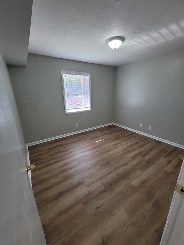 107 Robbins Drive - Photo 3 of 33