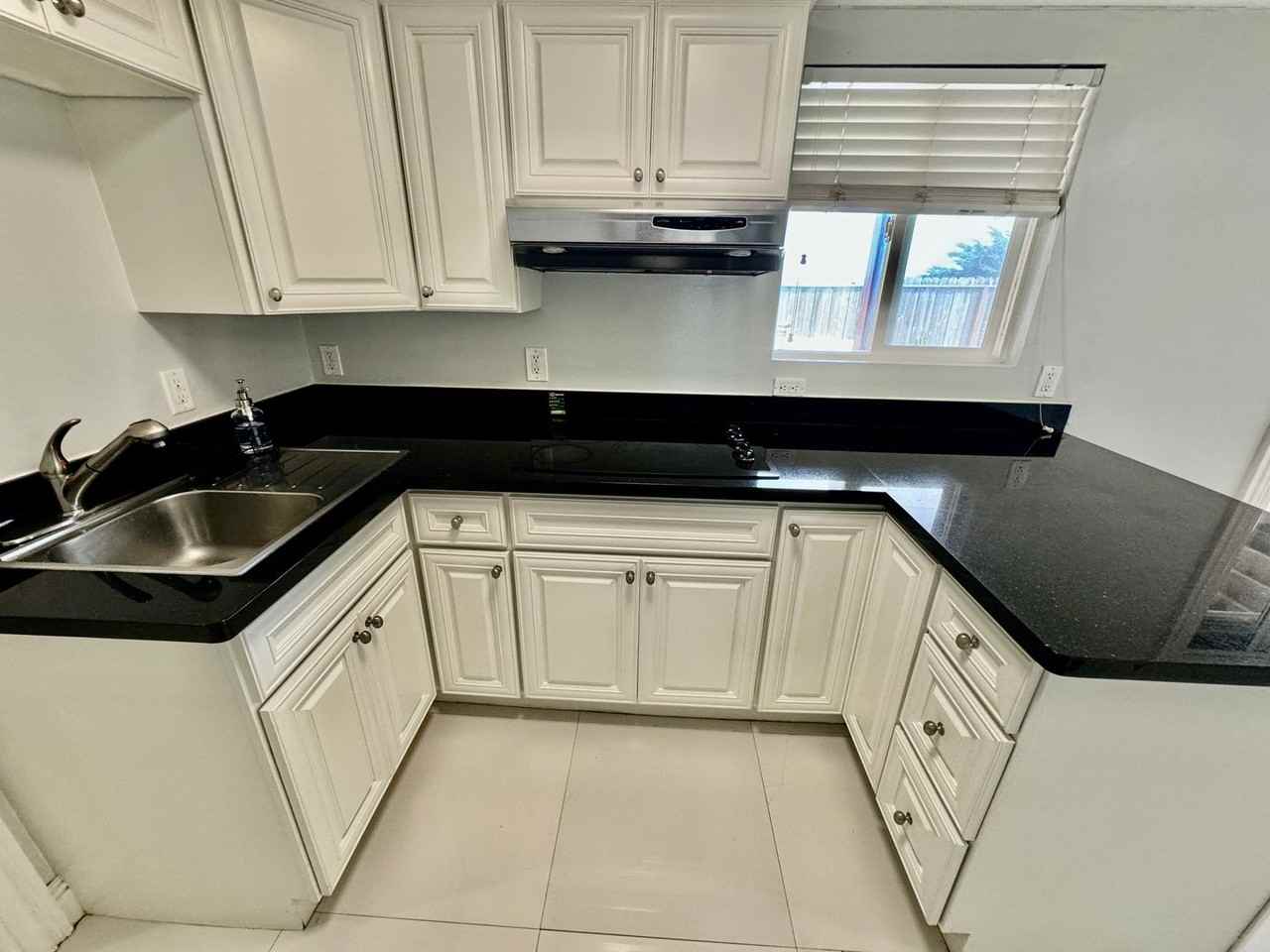 509 Diamond Ave - Photo 3 of 21