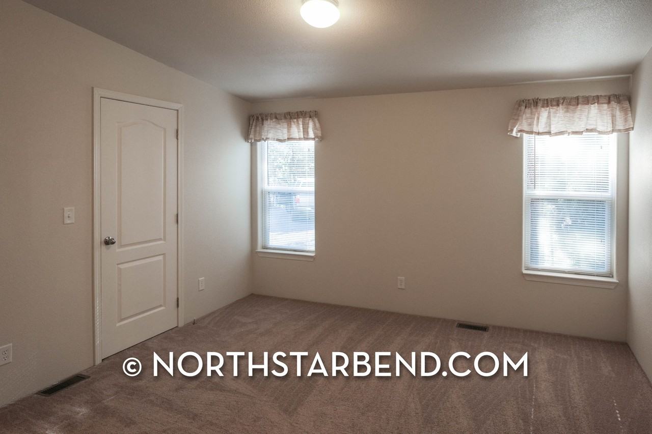18970 Obsidian Rd - Photo 3 of 17