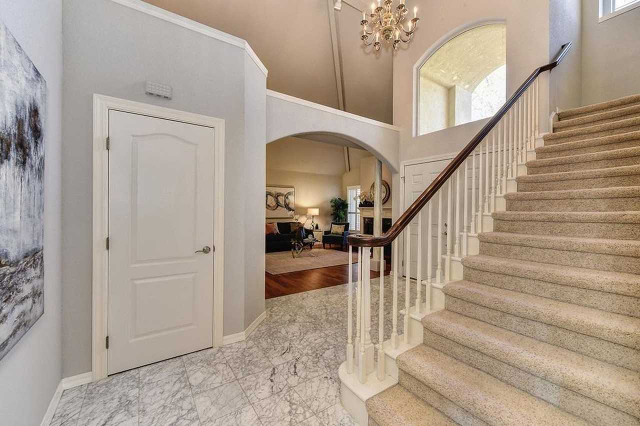 4650 Dorchester Ln - Photo 3 of 41