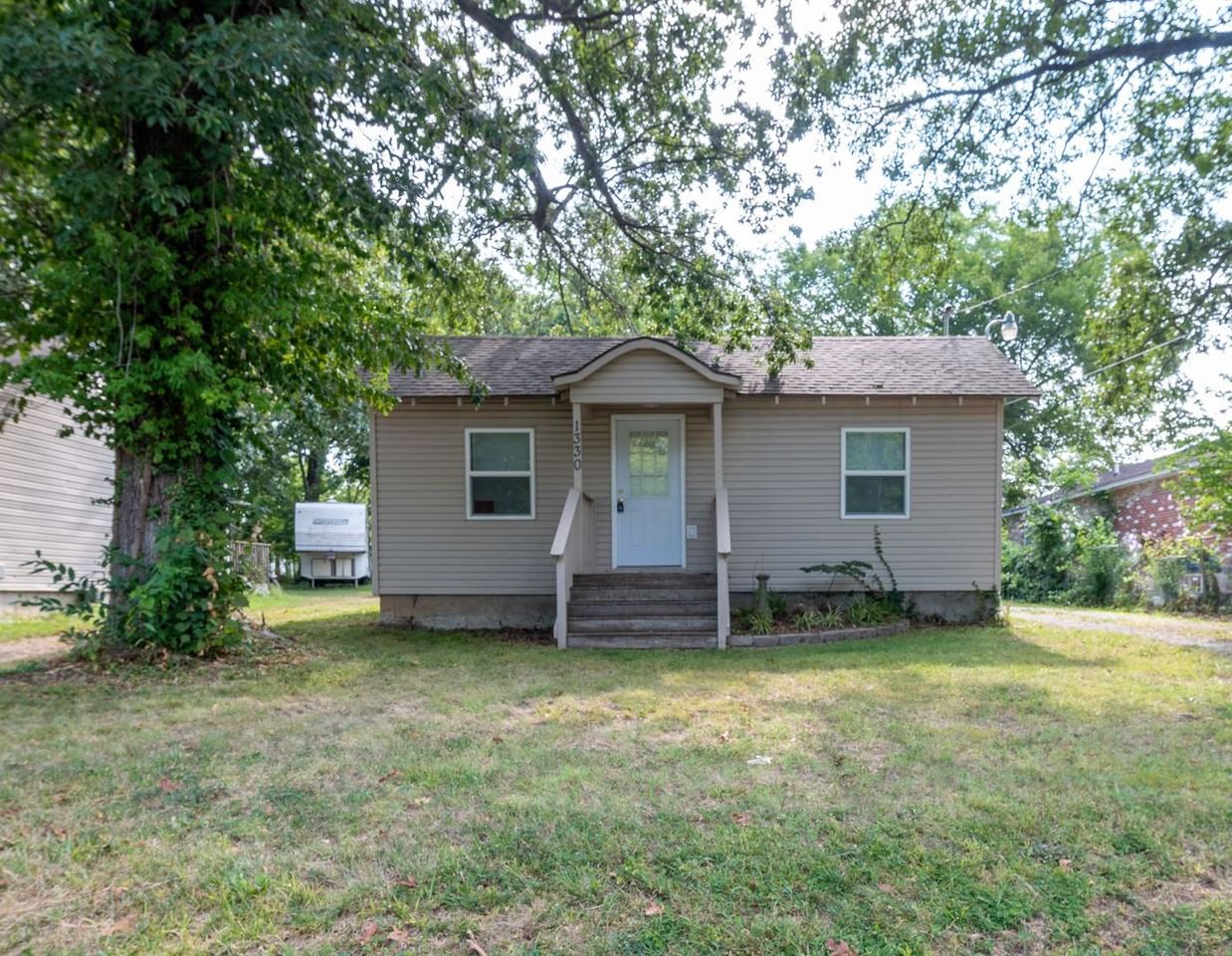 1330 N Clifton Ave - Photo 2 of 20