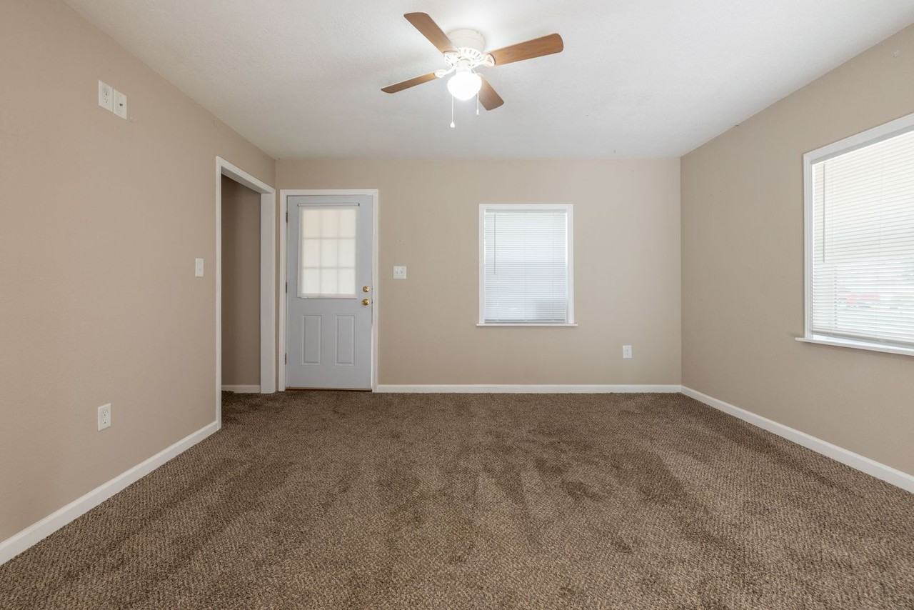 1330 N Clifton Ave - Photo 6 of 20