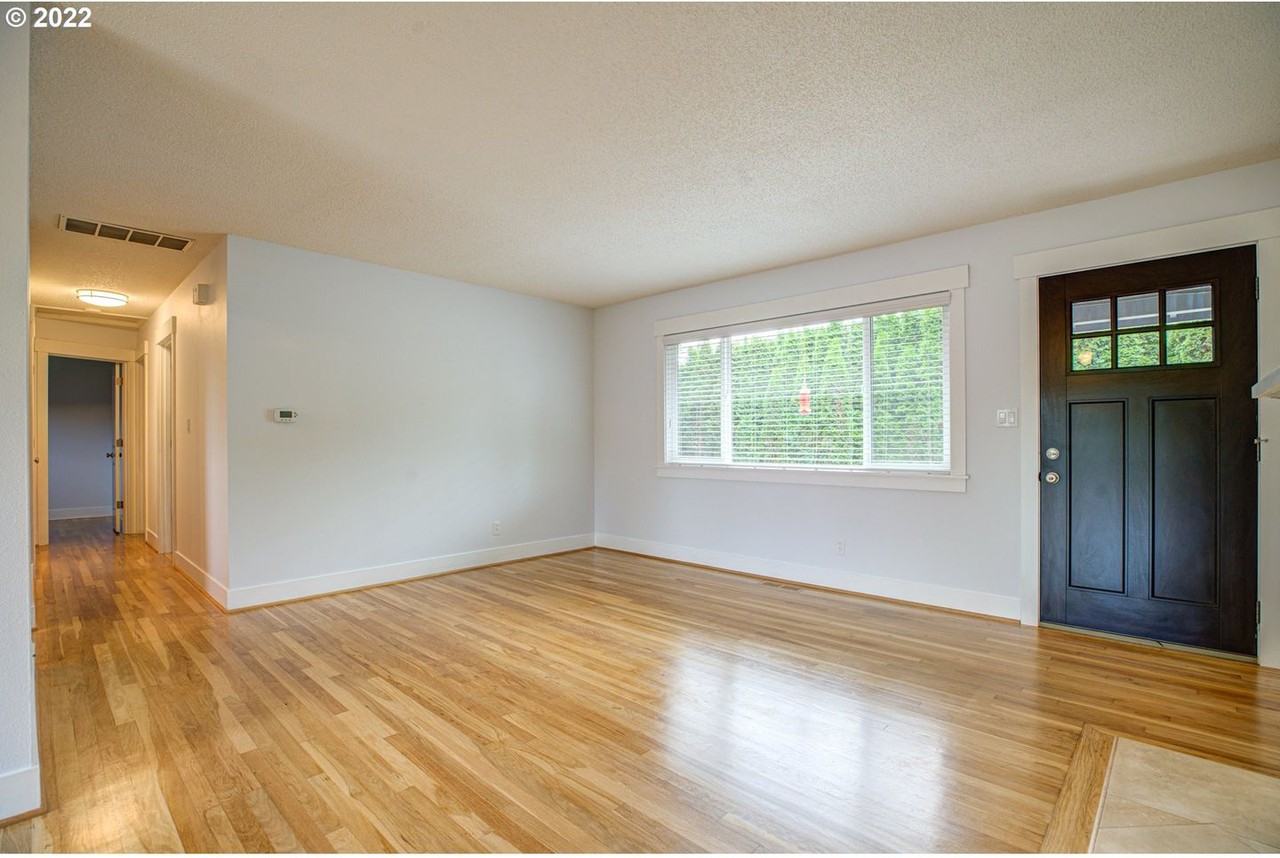 12635 Sw Butner Rd - Photo 5 of 36