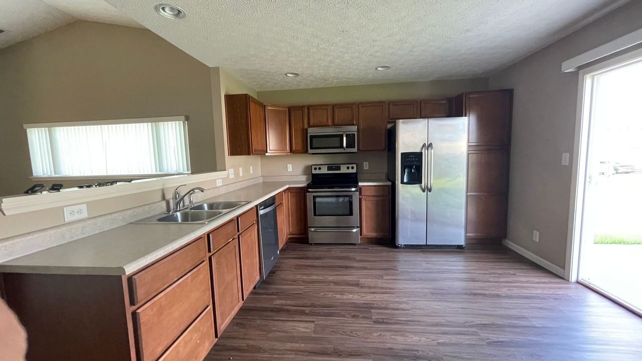 2927 Biscayne Ct - Photo 6 of 17