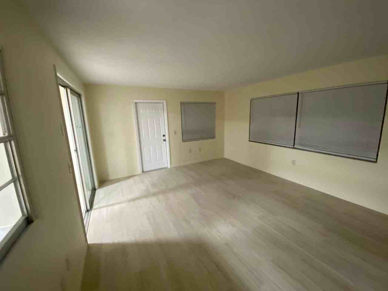 2385 Poinsettia Dr - Photo 3 of 16