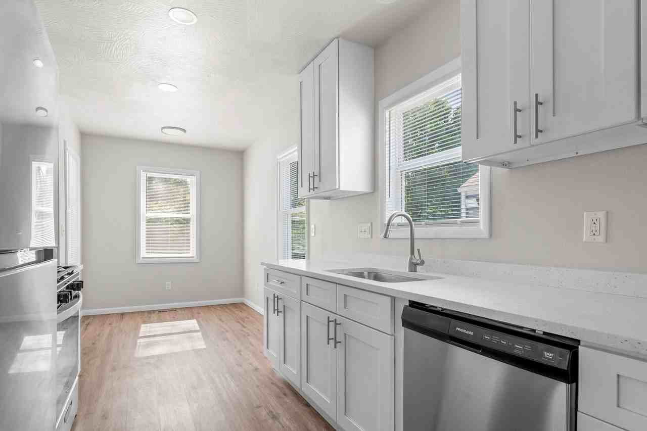 514 S Fort Ave - Photo 5 of 21