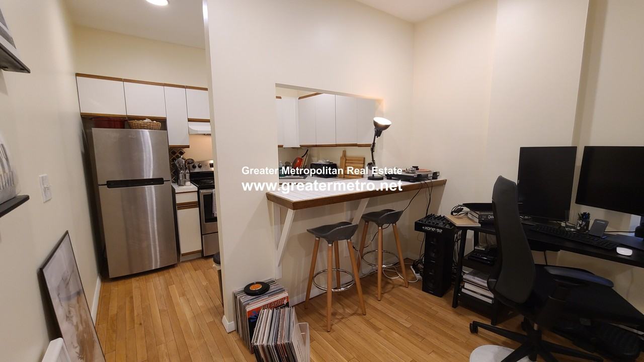 16 Foster St #8 - Photo 3 of 16