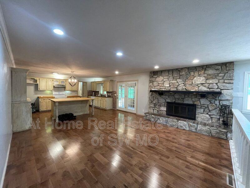 4410 E Valley Rd - Photo 2 of 20