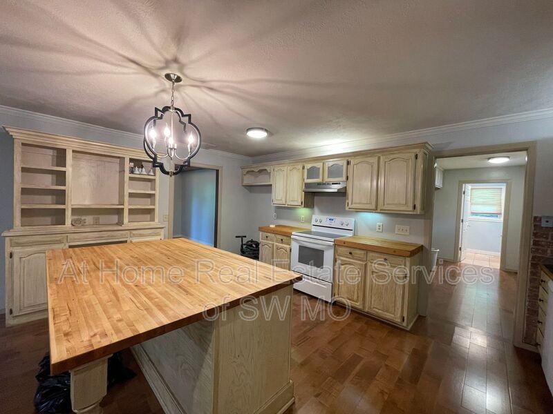 4410 E Valley Rd - Photo 4 of 20