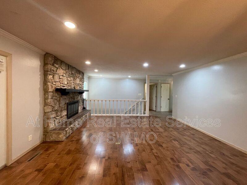 4410 E Valley Rd - Photo 5 of 20