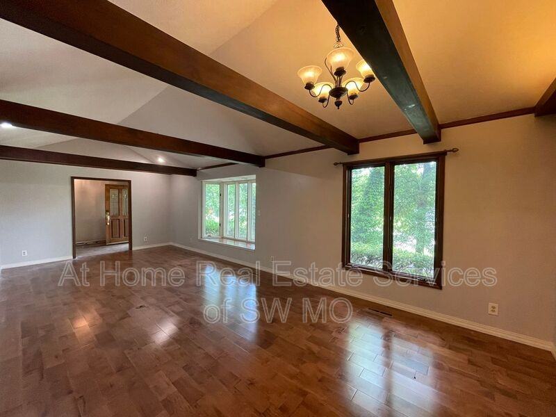 4410 E Valley Rd - Photo 6 of 20