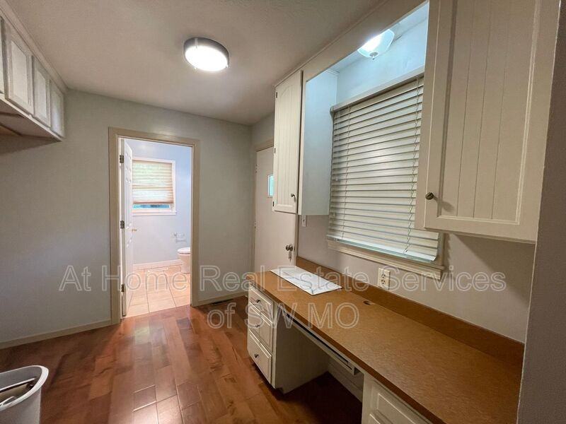 4410 E Valley Rd - Photo 7 of 20