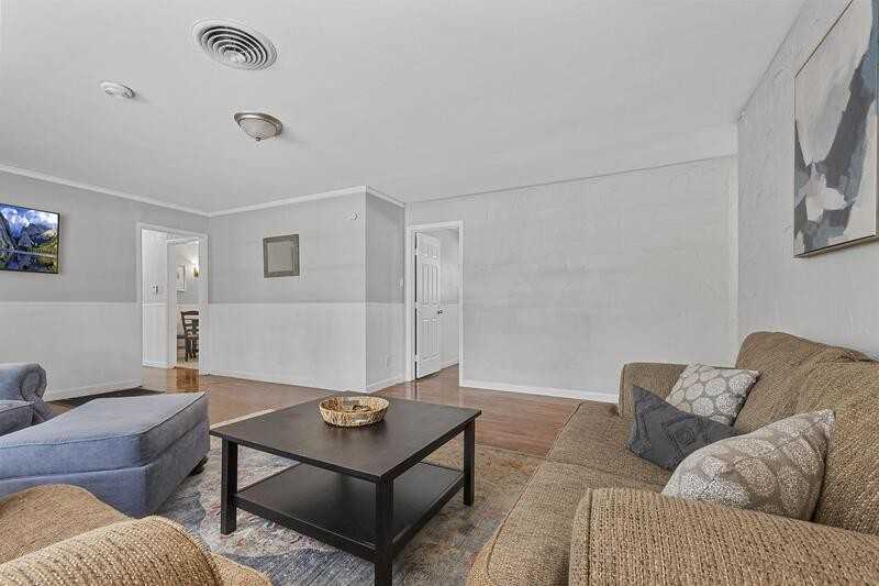 1737 Vinewood St - Photo 3 of 10