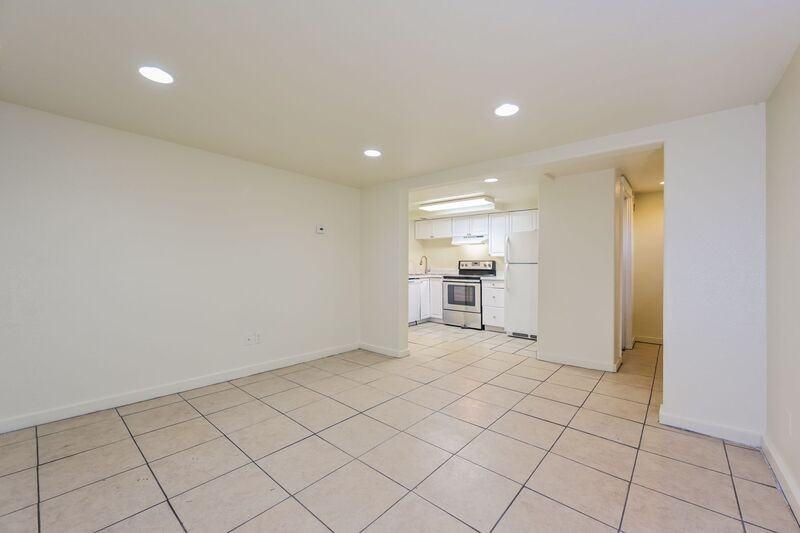 2513 S Broadway #B - Photo 3 of 14