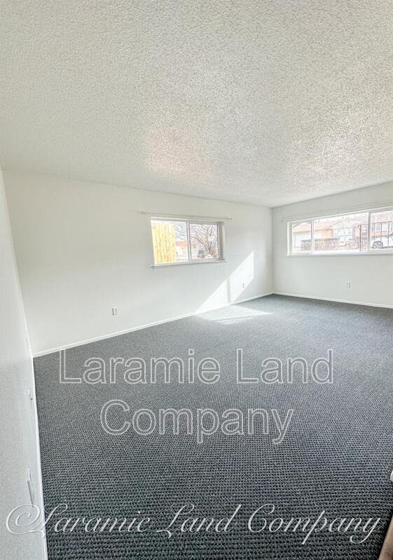 1115 Downey St - Photo 3 of 11