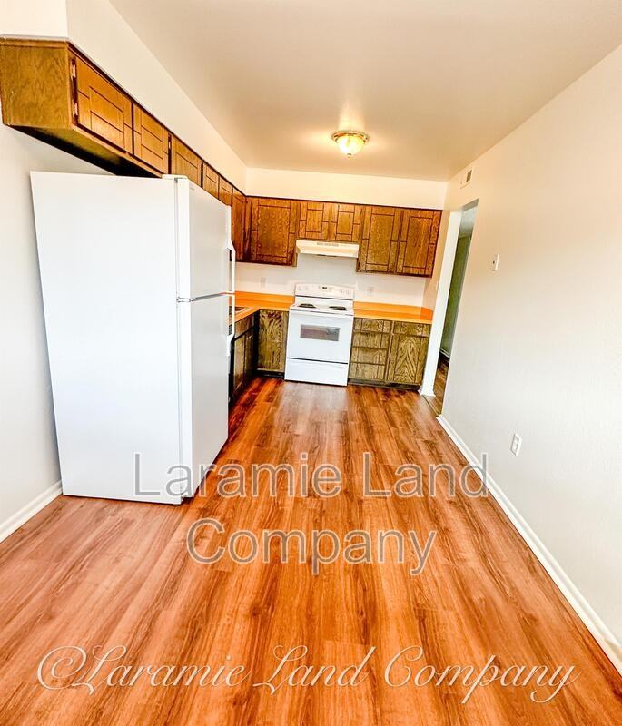 1115 Downey St - Photo 5 of 11