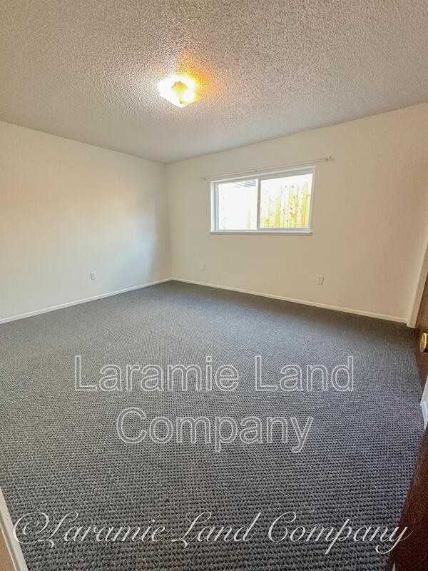 1115 Downey St - Photo 6 of 11