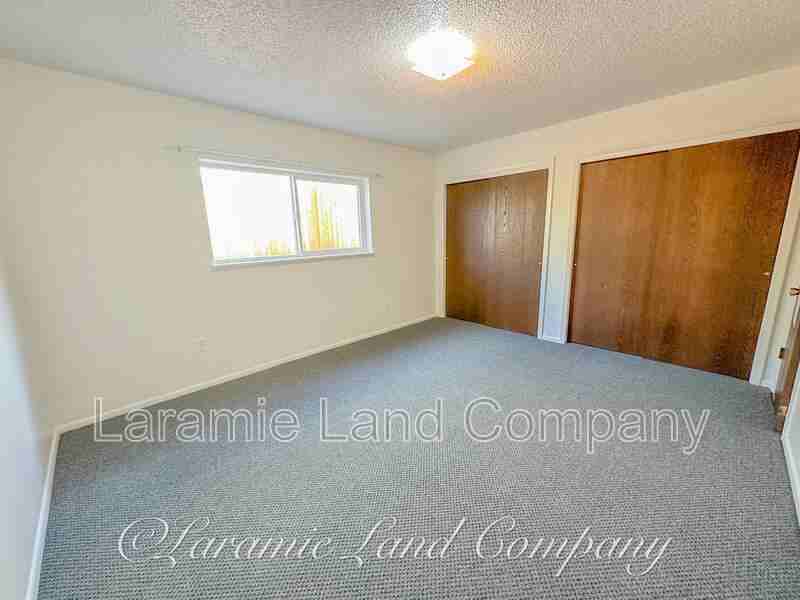 1115 Downey St - Photo 7 of 11