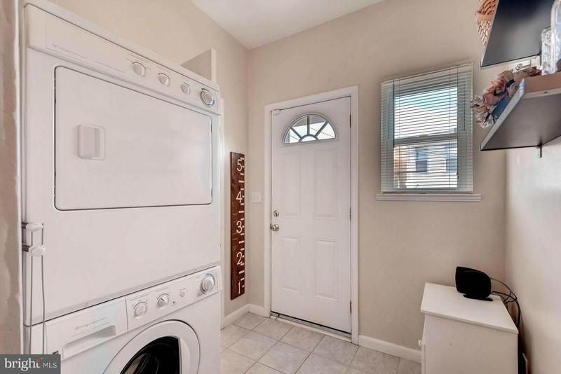 107 N Glover St - Photo 6 of 13