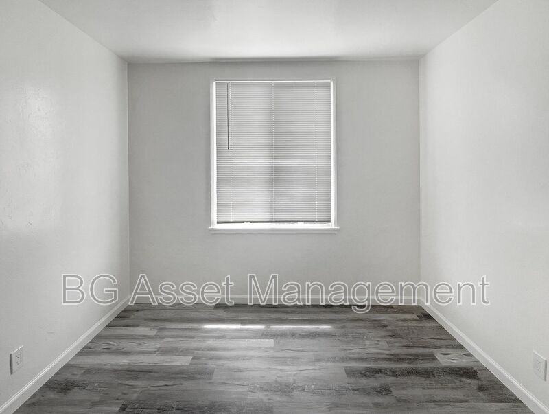 1606 Visalia Ave - Photo 2 of 17