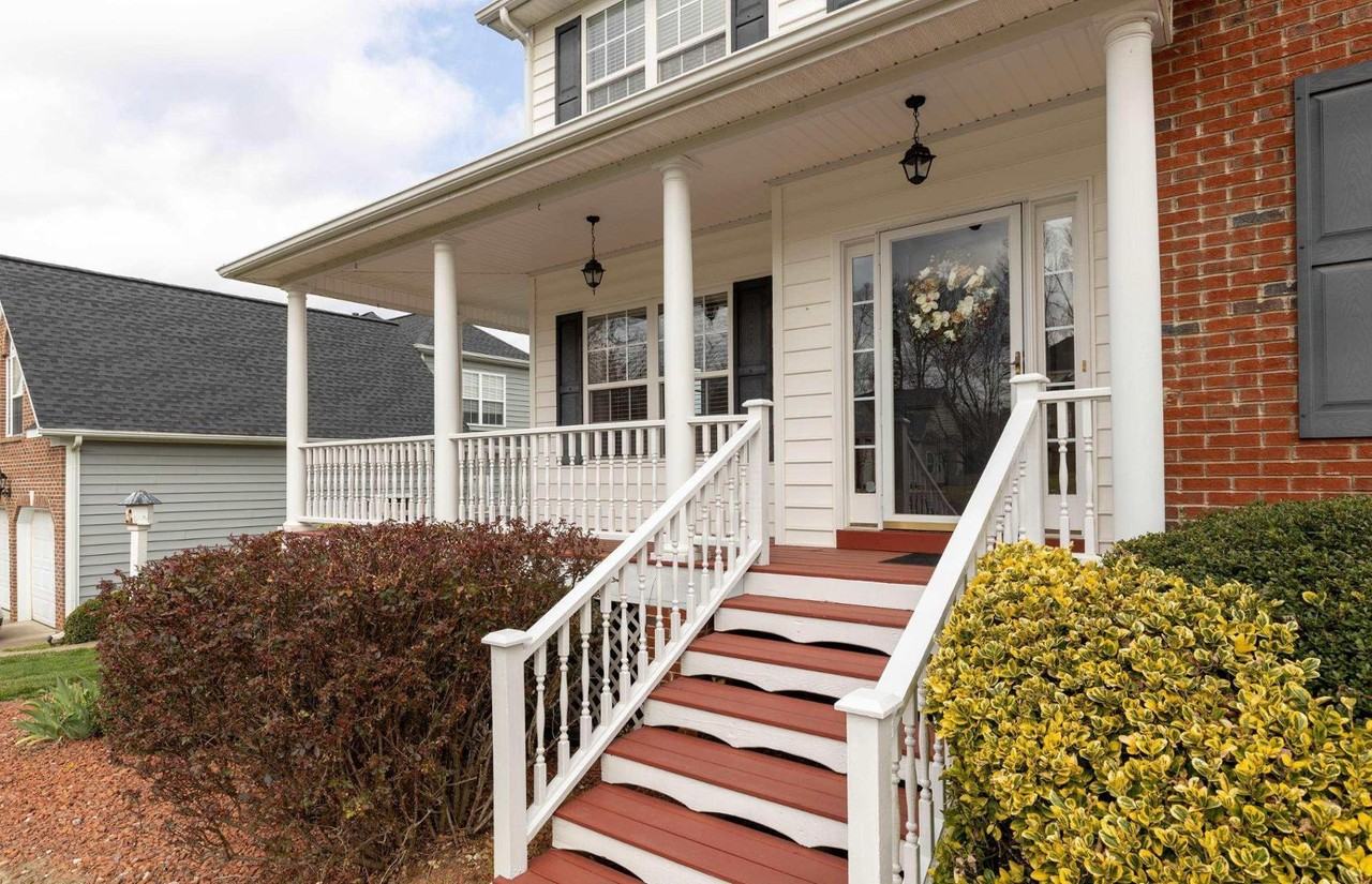 492 Seastone St - Photo 2 of 30