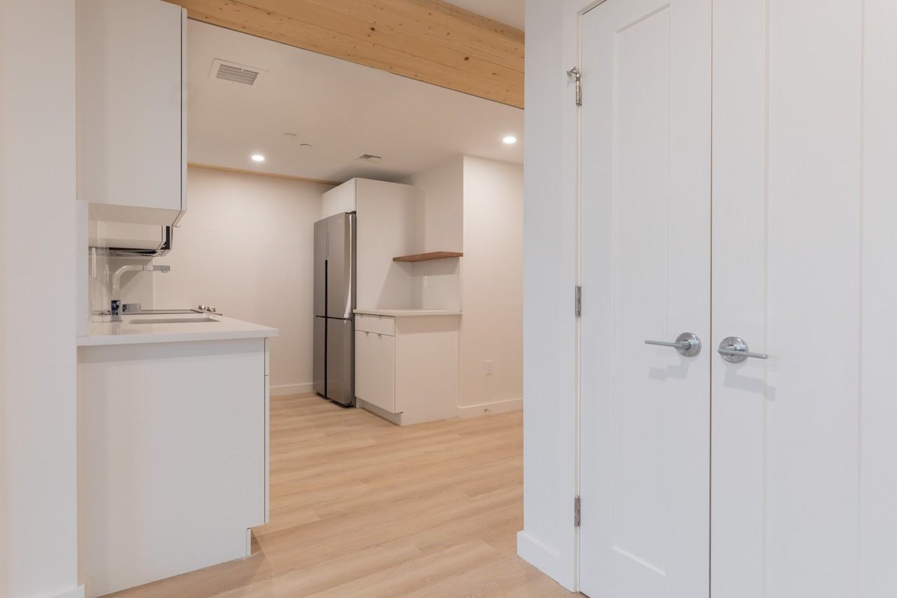 E Lenox St #704 - Photo 6 of 18