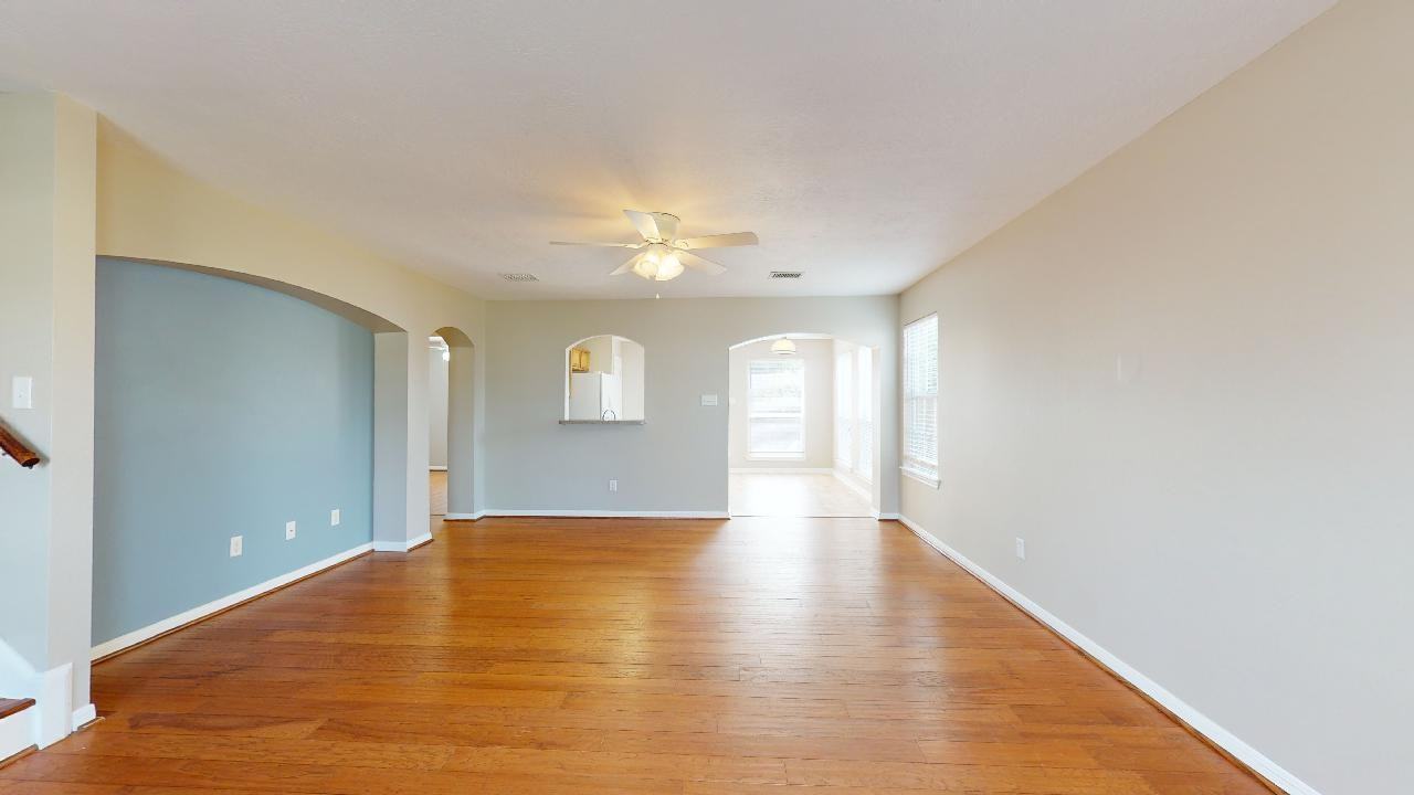 505 Camp Ct - Photo 2 of 32