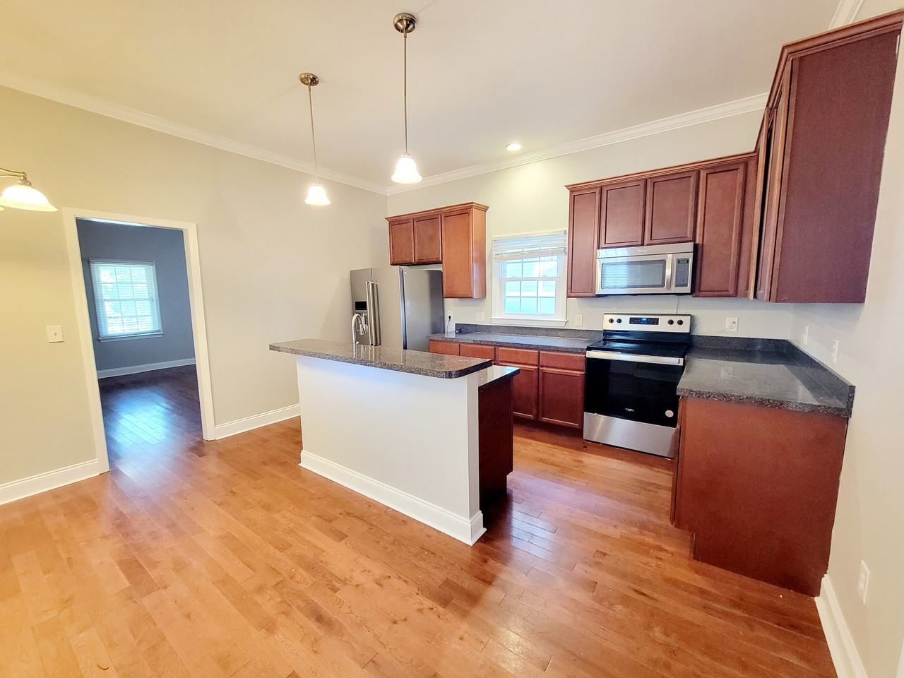 1102 Oakwood Avenue - Photo 3 of 35