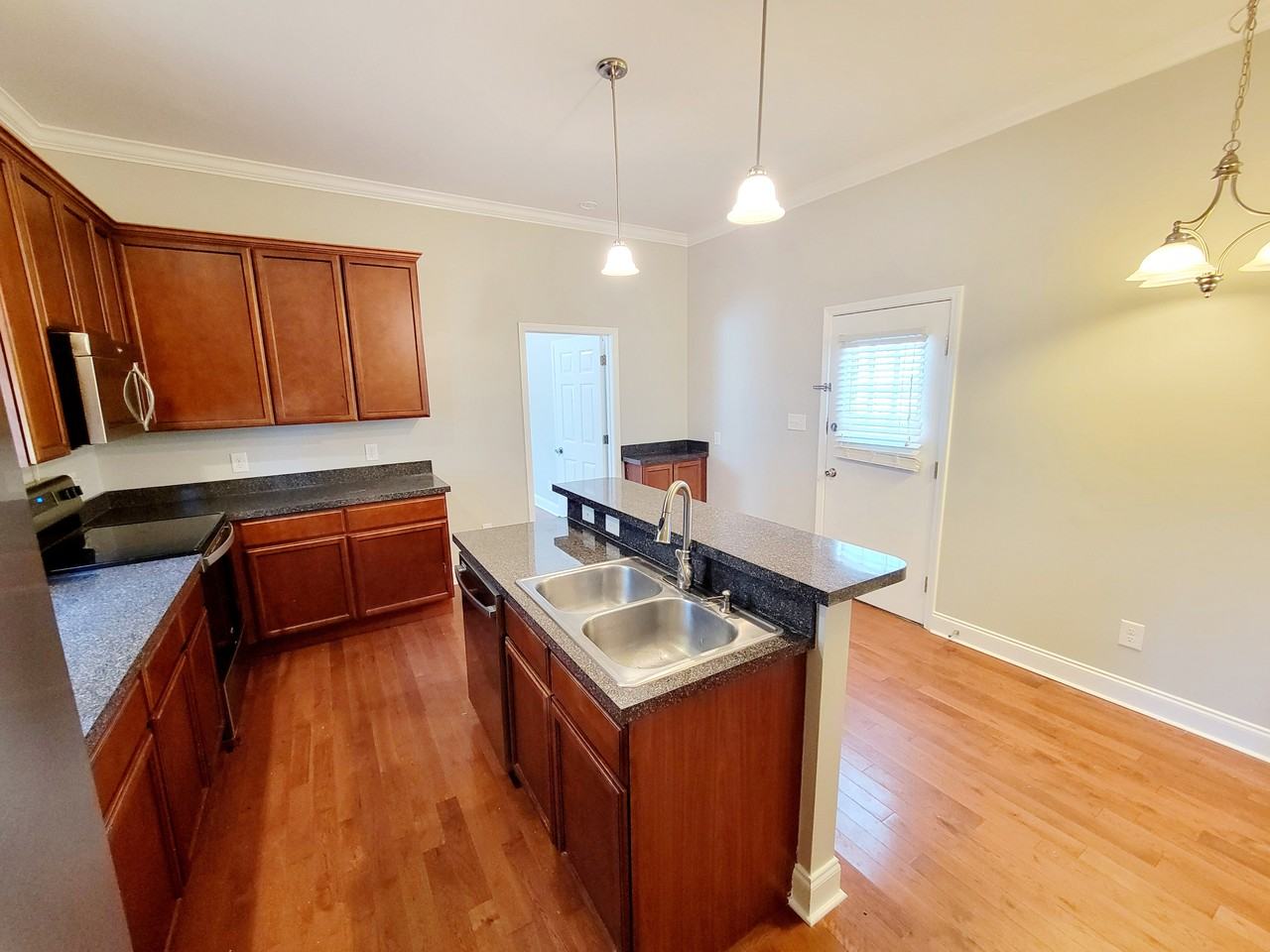 1102 Oakwood Avenue - Photo 5 of 35