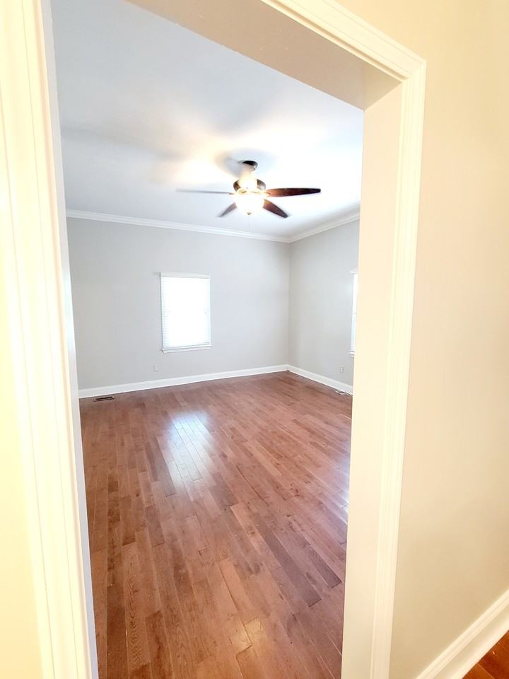 1102 Oakwood Avenue - Photo 7 of 35