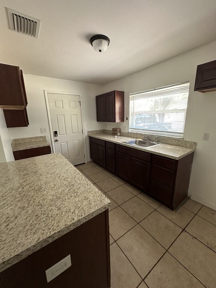 2719 Willie Mays Pkwy - Photo 3 of 6