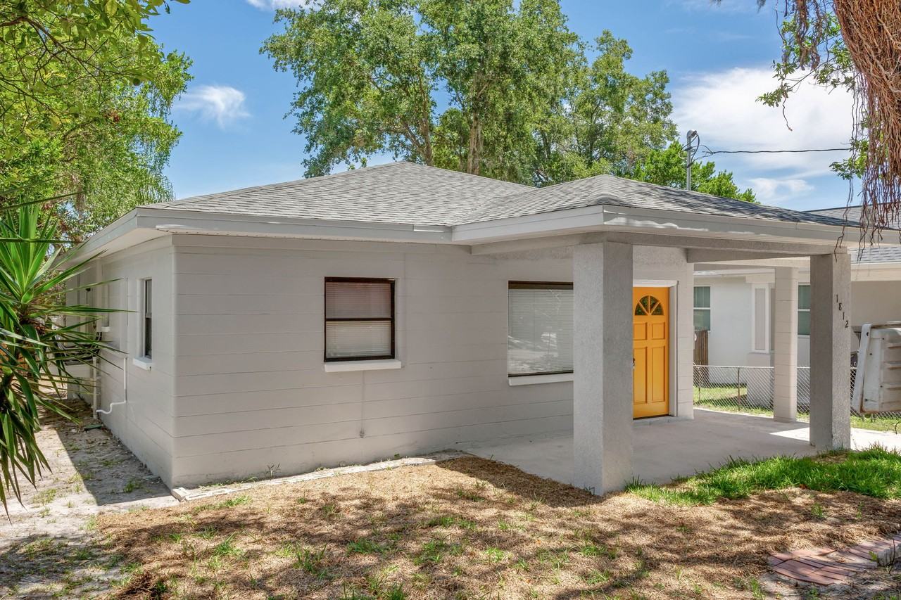 1812 E Knollwood St - Photo 2 of 27