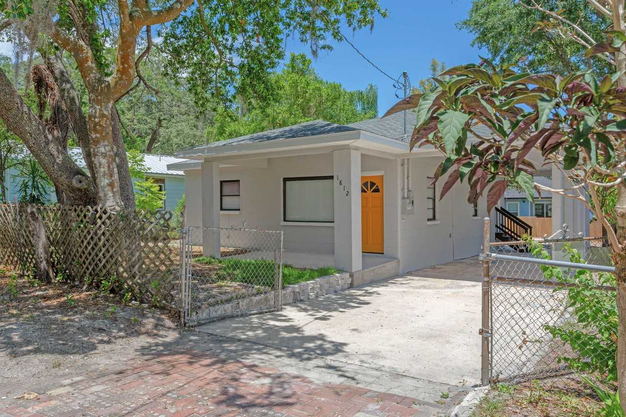 1812 E Knollwood St - Photo 3 of 27