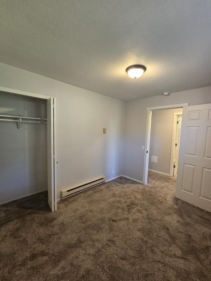 215 Nw Sunset St - Photo 2 of 23