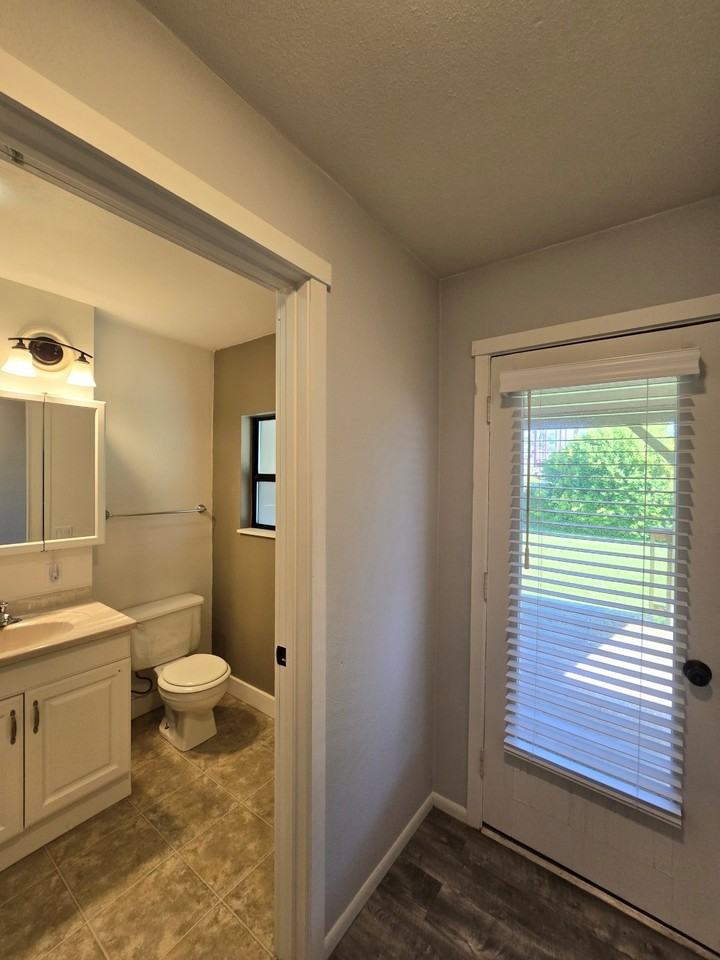 215 Nw Sunset St - Photo 3 of 23