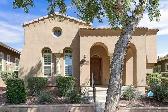 21042 W Court St - Photo 3 of 35