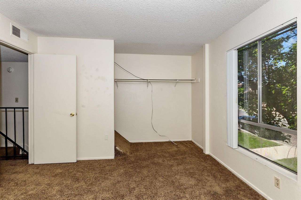 355 Country Club Circle - Photo 4 of 16