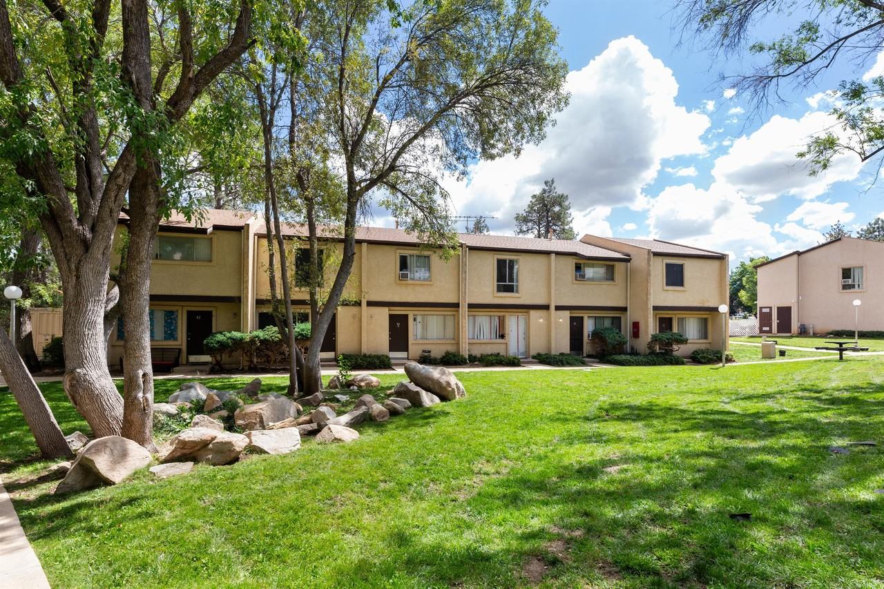 355 Country Club Circle - Photo 7 of 16