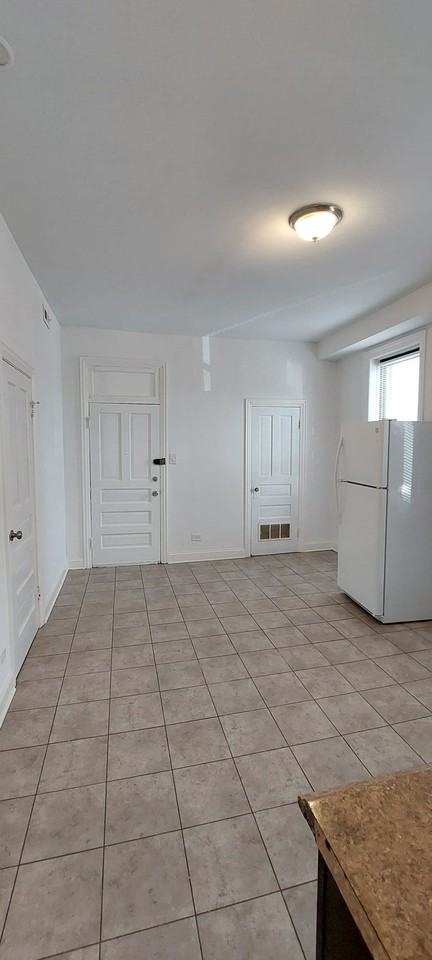 2543 S Saint Louis Ave - Photo 4 of 12