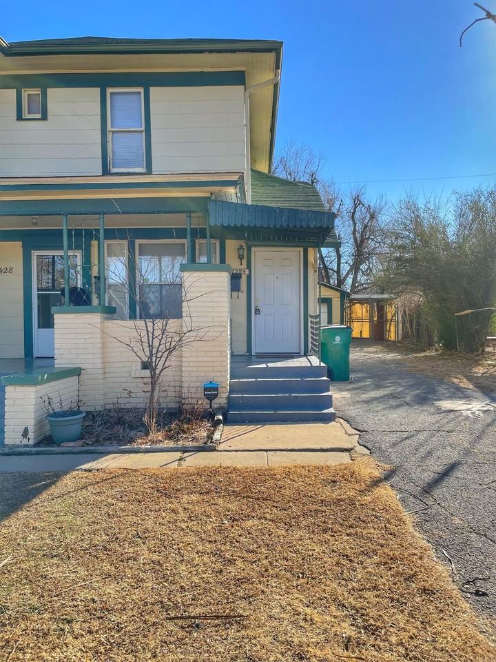 1428 Nw 41st St Uppr - Photo 3 of 10