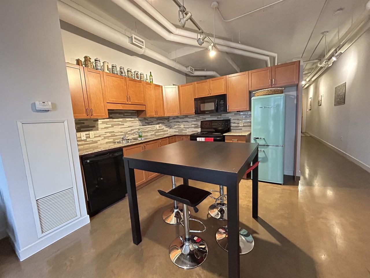 66 Bay St S #713 - Photo 3 of 10